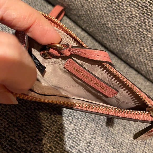 ✨Michael Kors Pink Slim Card Hold Wallet Wristlet✨ - Picture 3 of 7